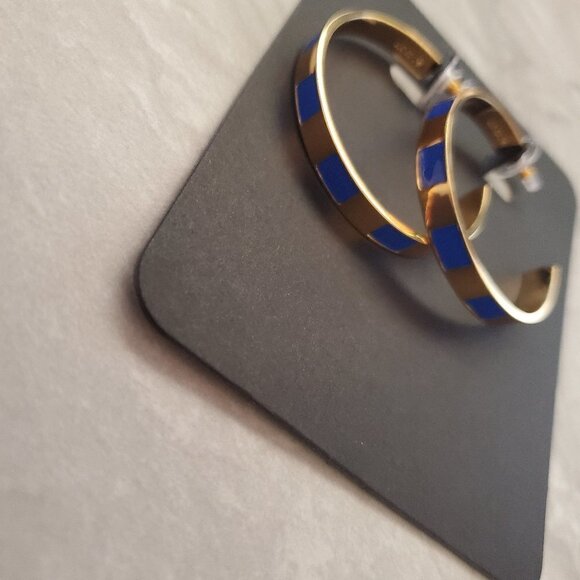 💙 NEW J.Crew Blue Sapphire Striped Enamel Hoop Gold Drop Dangle Earrings 💙 - Picture 1 of 5
